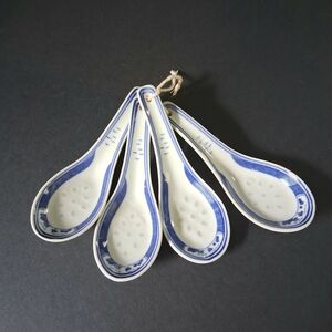 Vintage Chinese Rice Grain Eyes Blue And White Porcelain Soup Spoons Set of 4